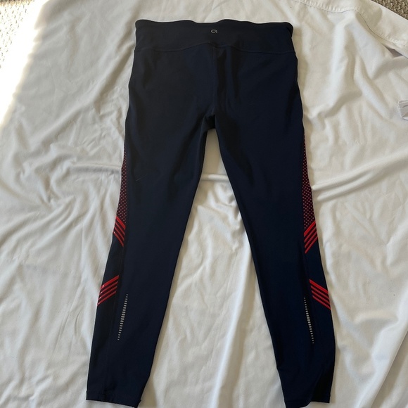 GapFit Legging In Navy and Red - Size L Preowned In Overall Good Condition - Picture 8 of 10